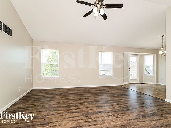 3rd image of 25 Landon Way Ct