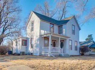 325 SE 4th St, Newton, KS 67114