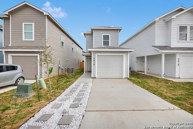 3 bed, 2.5 bath, 1360 sqft, $1,350 — Photo 2