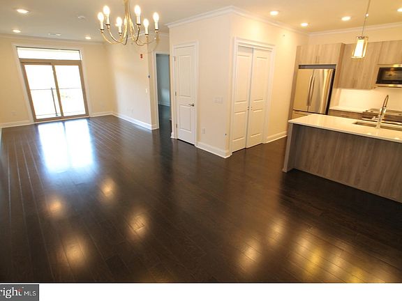3rd image of 200 N Sycamore St APT 3H