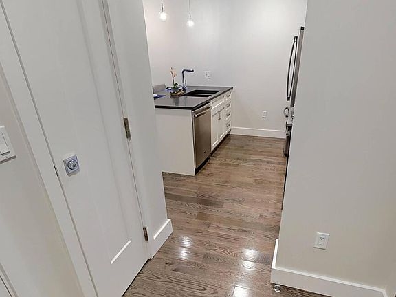 5th image of 434 McGrath Hwy #216G