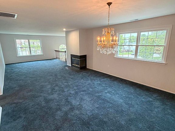 5th image of 36 Racquet Rd