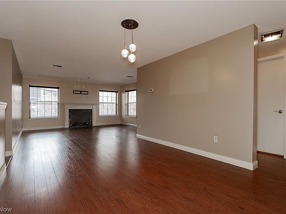 3rd image of 220 Fox Hollow Dr APT 212