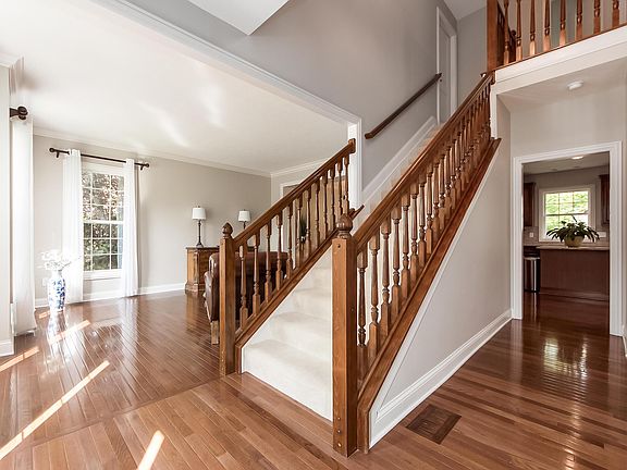 5th image of 4330 Yellow Wood Dr