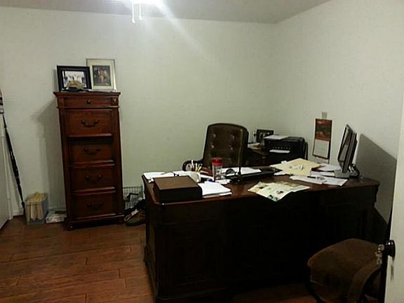4th image of 110 N Broadway St