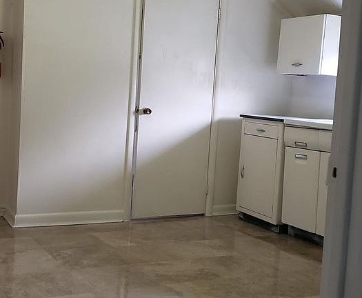 3rd image of 417 S Michigan Ave APT 4