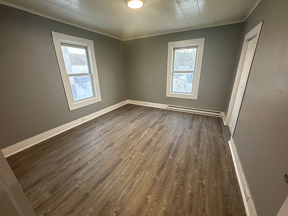 4th image of 162 Charlton St #1