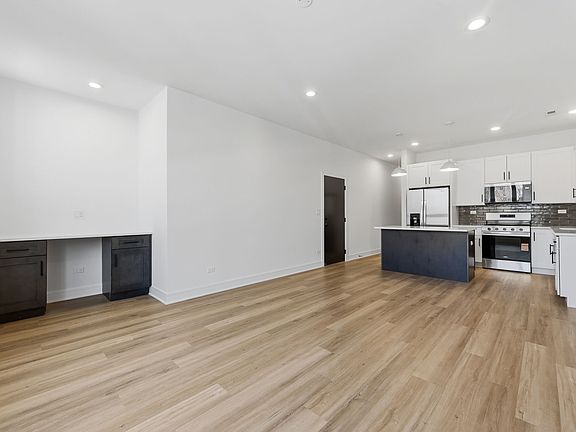 4th image of 4331 S Indiana Ave APT 2