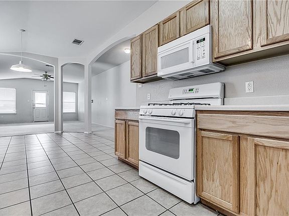2nd image of 602 Golden Gate Dr