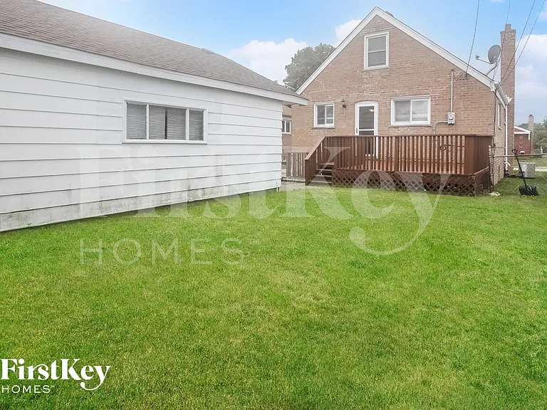 8025 S Kolin Ave — Photo 14