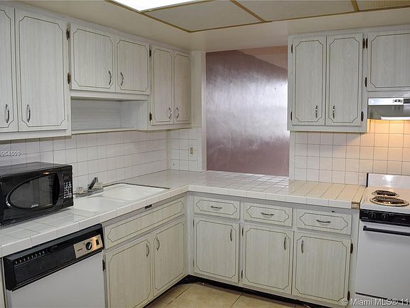 WHITE APPLIANCES IN KITCHEN WITH PASS THROUGH