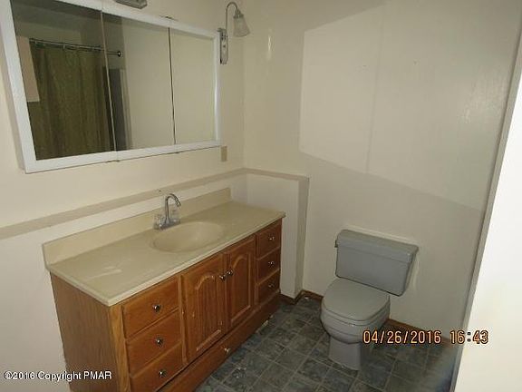 3rd image of 2725 Bonnyview Ln
