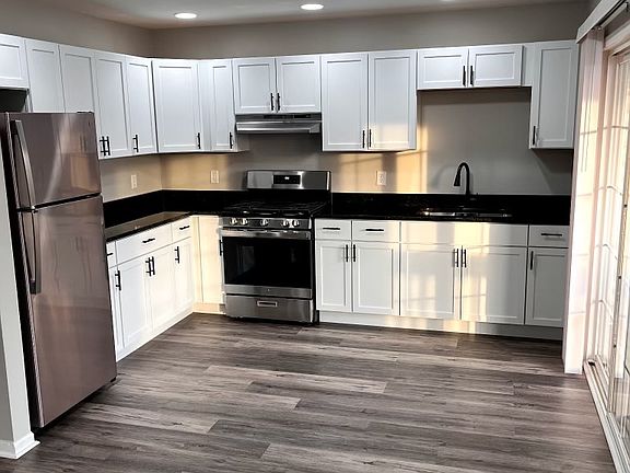 2nd image of 3557 Ash St #11