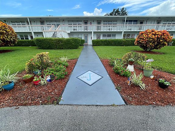 5th image of 139 Oakridge J #139