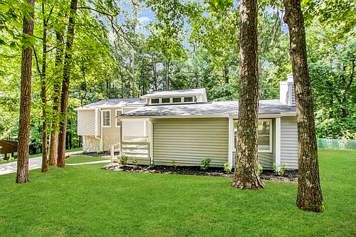 3rd image of 6693 Live Oak Ln