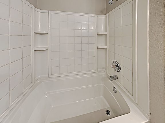 5th image of 1329 Lauren Dr