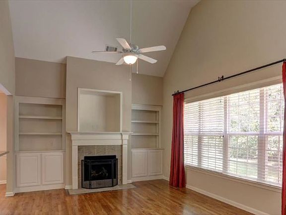 4th image of 8286 Farmington Blvd