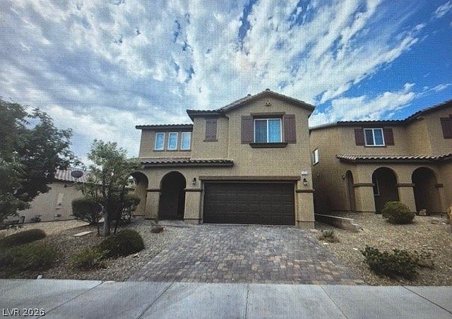 1st image of 2409 W Gilmore Ave