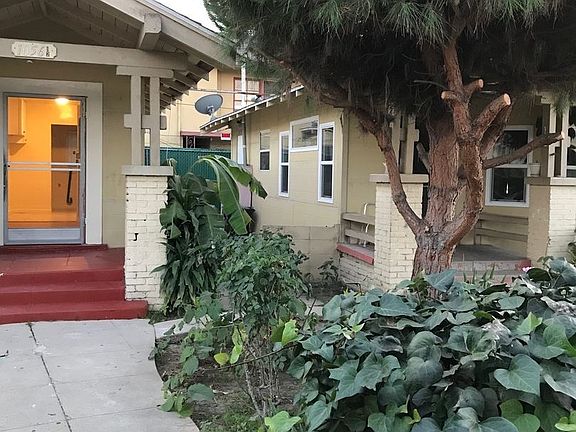 2nd image of 1056 1/2 N Normandie Ave