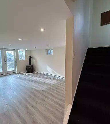 3rd image of 621 Stewart St #2