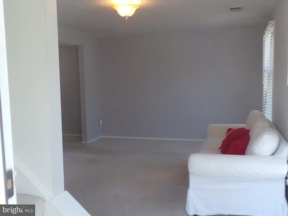 3rd image of 8848 East Grv