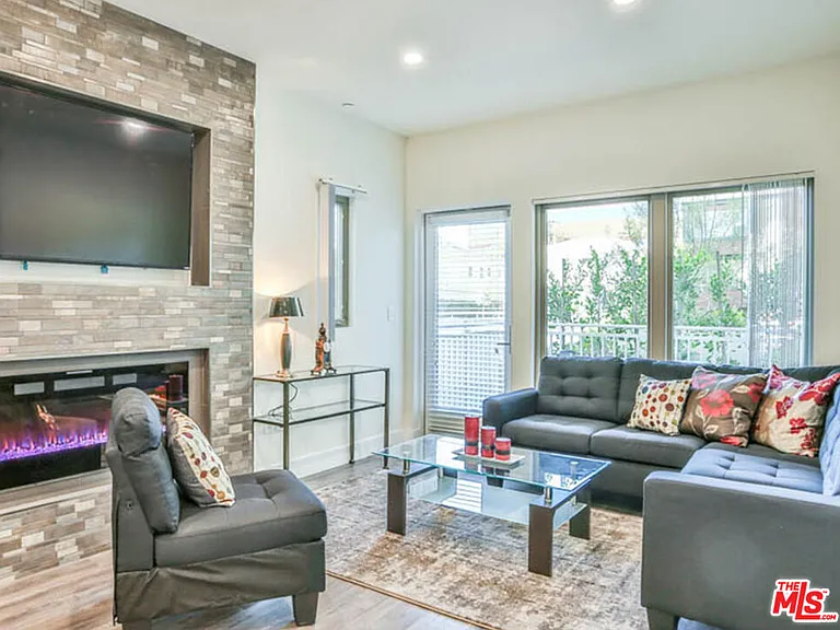 1424 S Bentley Ave #402 — Photo 6