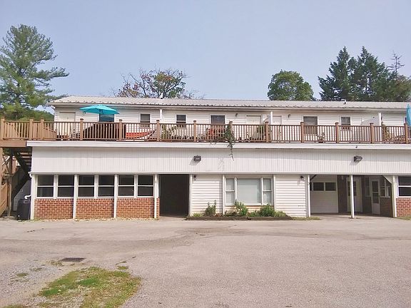 2nd image of 1495 Fairfield Rd Unit 4
