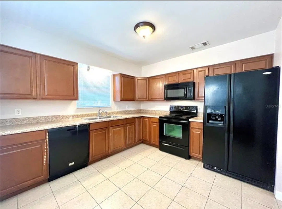 2 bed, 720 sqft, $1,300 — Photo 3