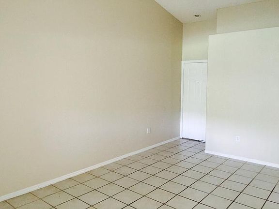 3rd image of 13300 Fairway Glen Dr APT 202