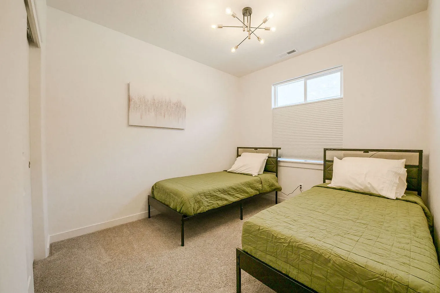 3 bed, 2.0 bath, 1571 sqft, $3,568 — Photo 4