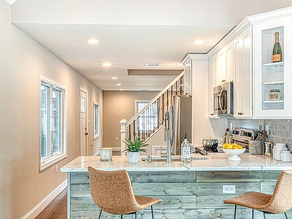 5th image of 38 Rock Ln