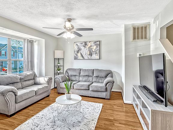 2nd image of 1002 Kings Crest Dr