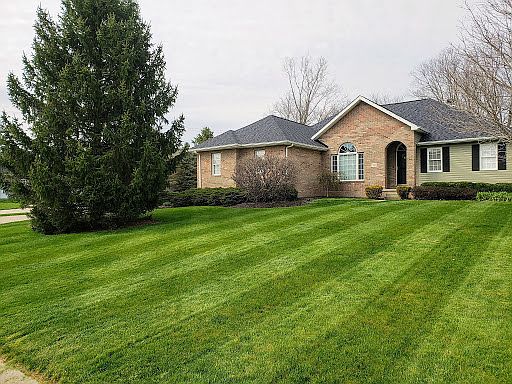 1st image of 918 Golfview Dr