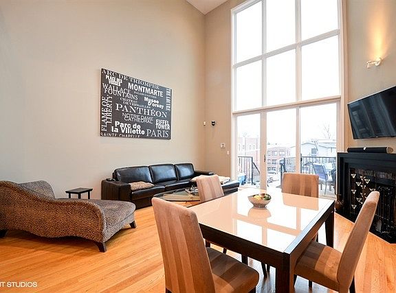 2nd image of 1039 N Hermitage Ave #3