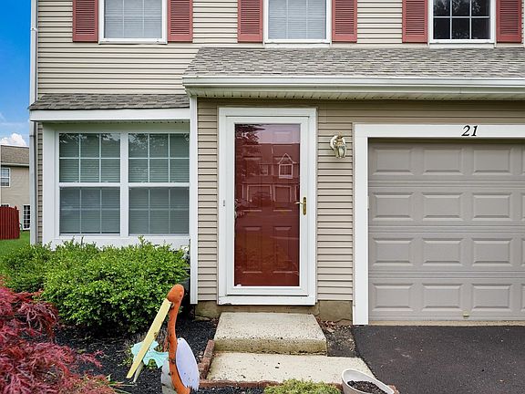 5th image of 21 Ebony Ct