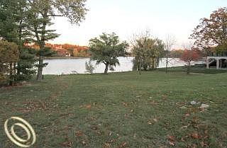 4th image of 1840 Long Lake Shore Dr