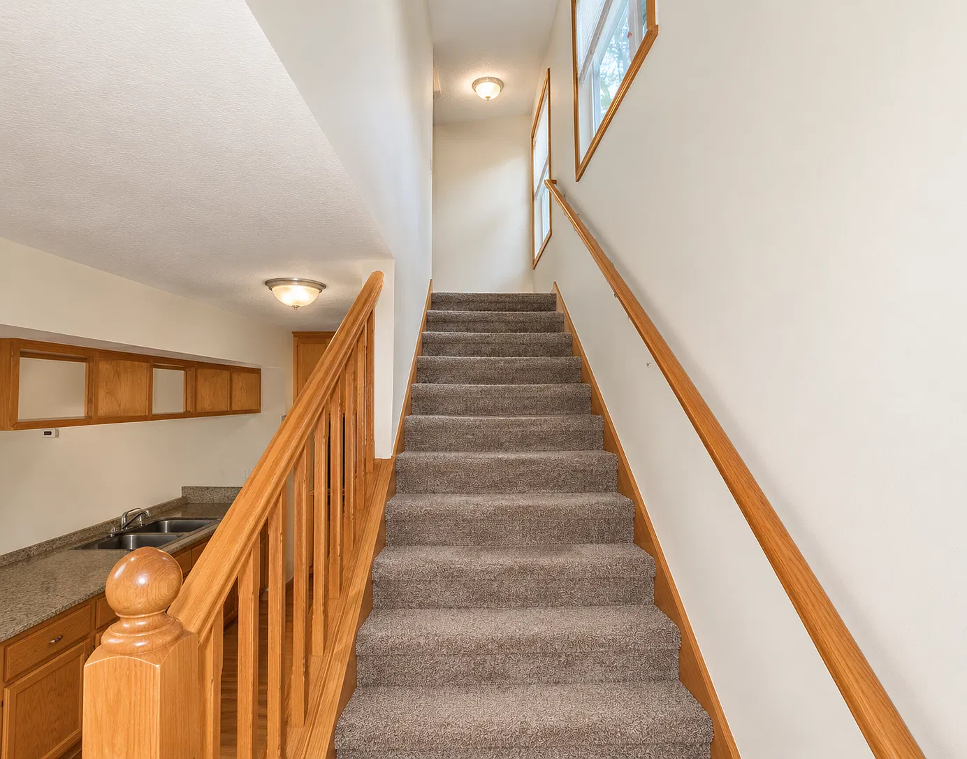 4 bed, 2200 sqft, $1,975 — Photo 3