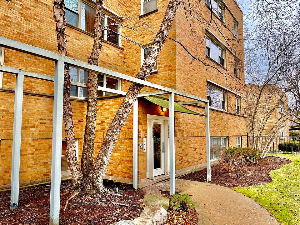 1st image of 3646 N California Ave #2