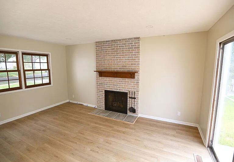 1010 N Hampton Dr NE — Photo 6