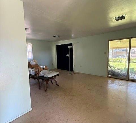 5th image of 543 Stratford Dr