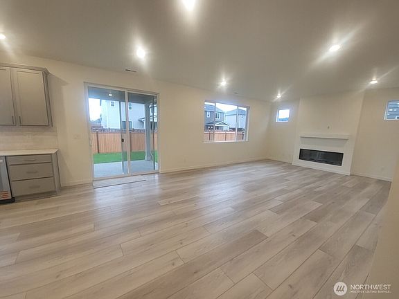 5th image of 714 Holly Avenue #35
