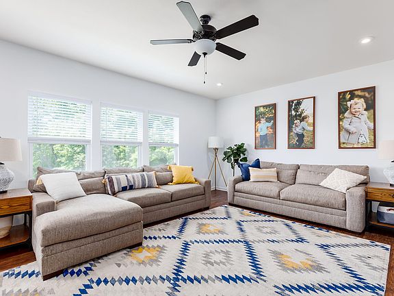 3rd image of 10060 Meadowvista Ct
