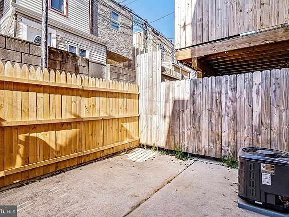 4th image of 2420 S Lee St