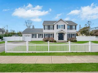 32 Greenwood Ave, East Islip, NY 11730