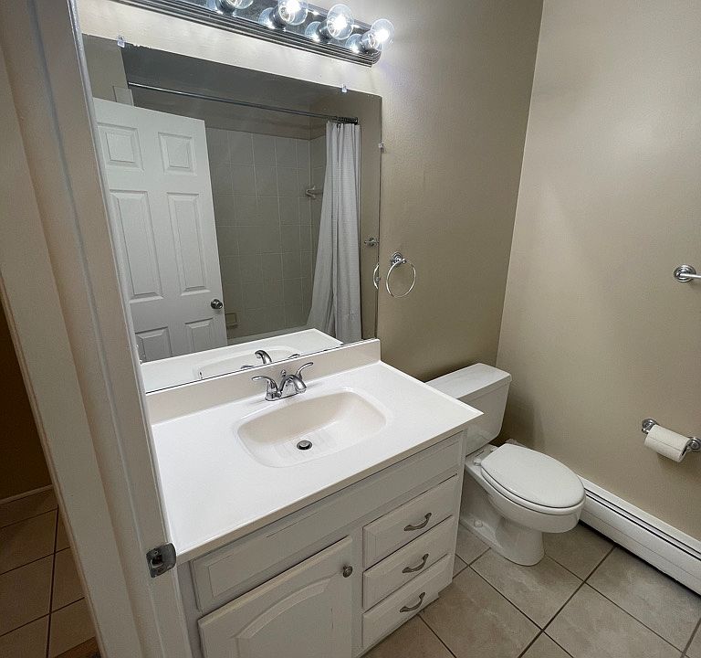 757 W Maple Rd, photo 4