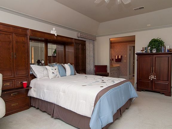 4th image of 100 White Birch Cir