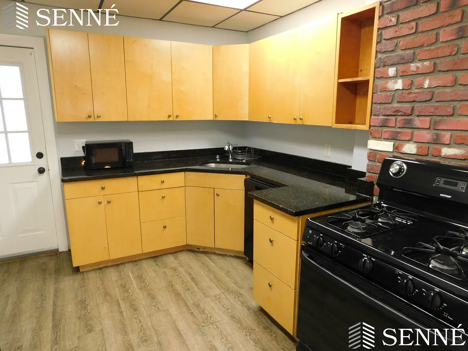 2 bed, 1.0 bath, 916 sqft, $2,800 — Photo 1