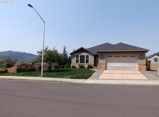 584 NE Cummins St, Roseburg, OR 97470