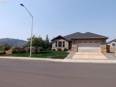 584 NE Cummins St, Roseburg, OR, 97470