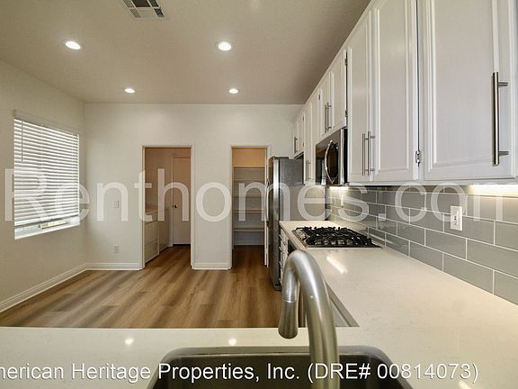 4th image of 3765 Carmel View Rd Unit 4